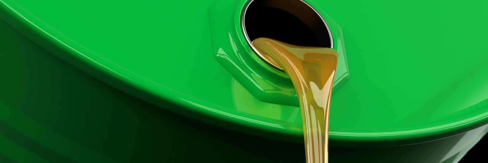 Un chorro de aceite que sale de un barril verde